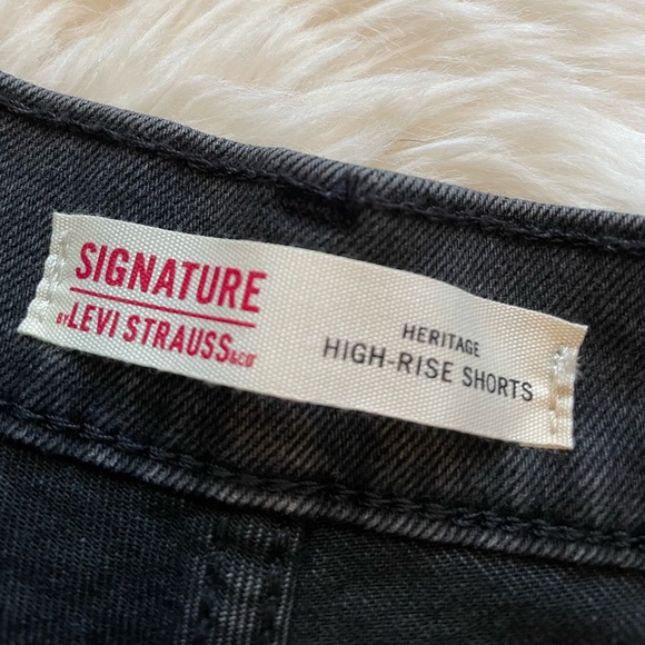 Levi’s signature heritage high rise shorts women’s size 6 W28 black denim short - Picture 4 of 6